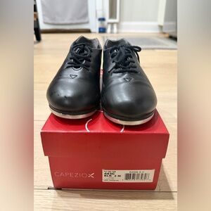Capezio Black Tic Tap Toe Tap shoes - size Child 2